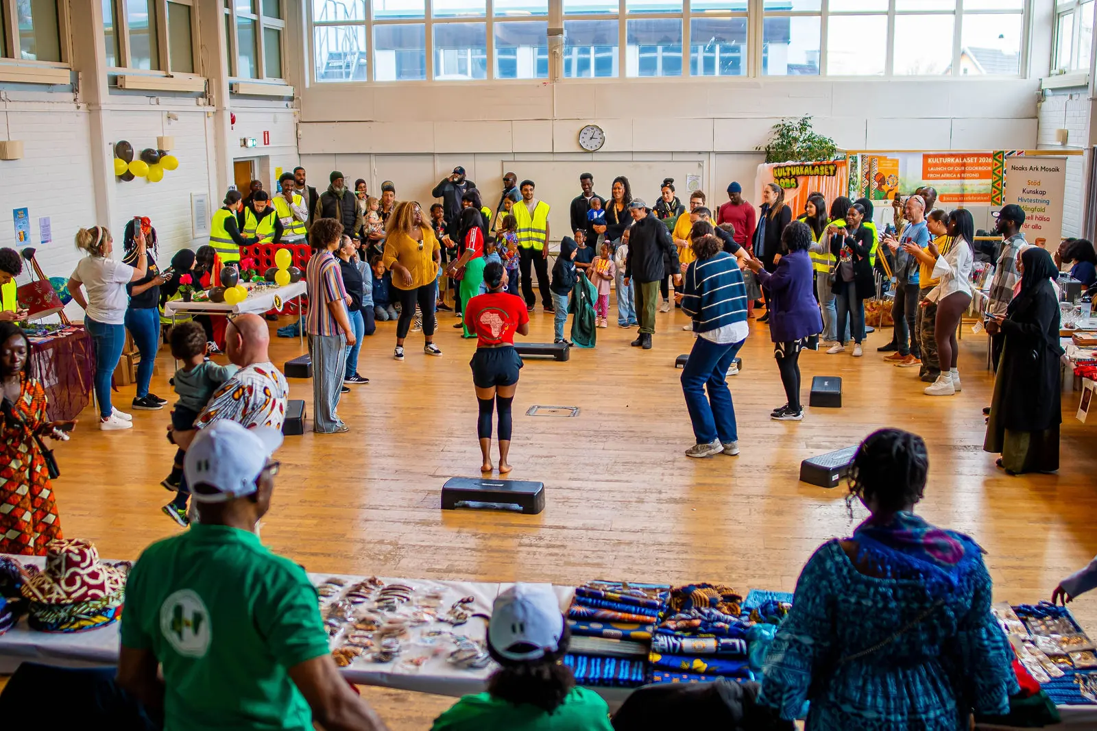 Afro Step i en fullsatt sal på Kulturkalaset